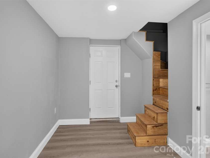 7040 Pear Tree Road, Charlotte, NC 28216.  MLS# CAR4402192, YatesRealty ID 35927. 