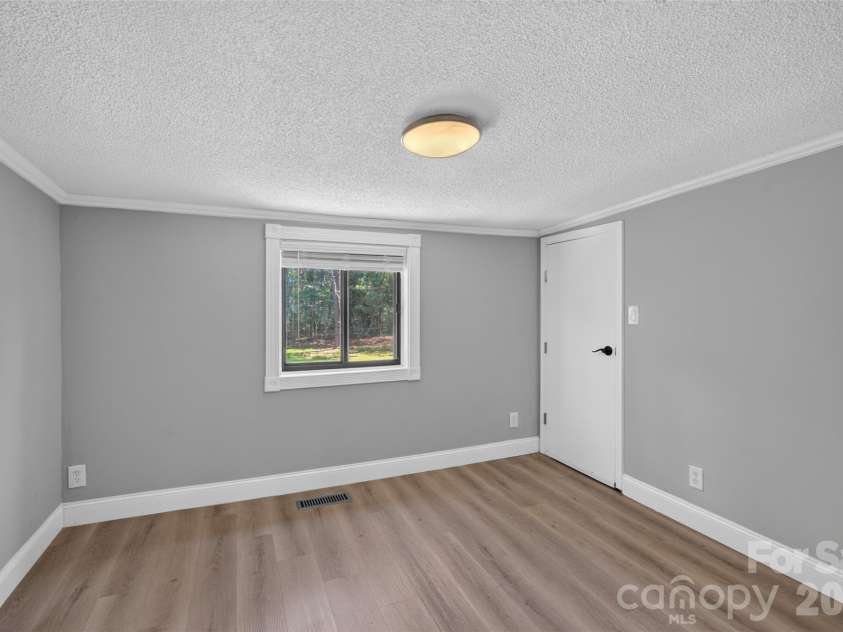 7040 Pear Tree Road, Charlotte, NC 28216.  MLS# CAR4402192, YatesRealty ID 35927. 