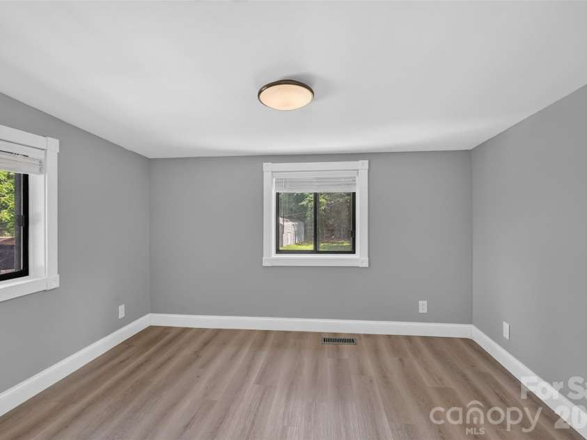 7040 Pear Tree Road, Charlotte, NC 28216.  MLS# CAR4402192, YatesRealty ID 35927. 