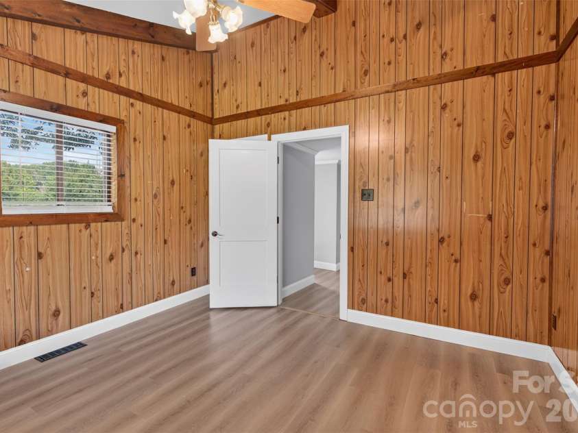 7040 Pear Tree Road, Charlotte, NC 28216.  MLS# CAR4402192, YatesRealty ID 35927. 