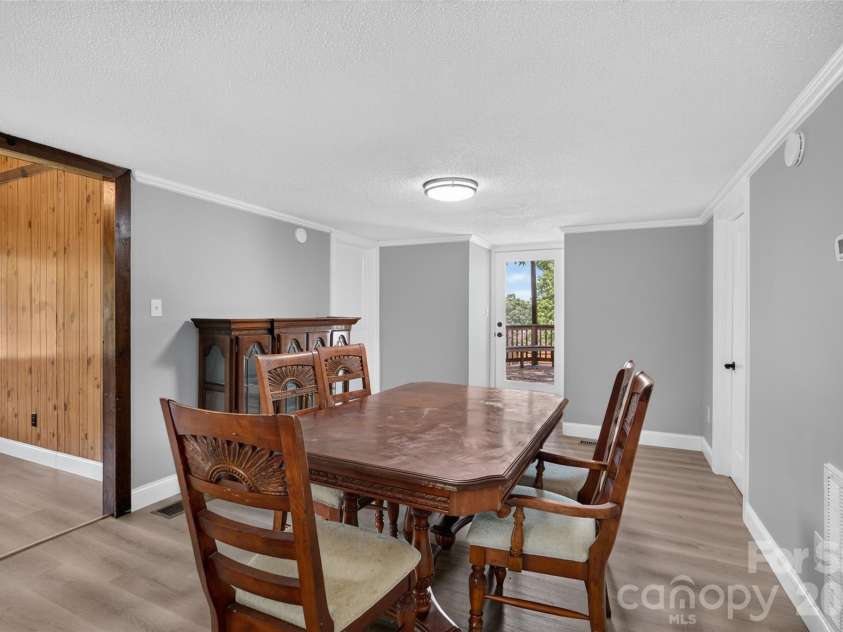 7040 Pear Tree Road, Charlotte, NC 28216.  MLS# CAR4402192, YatesRealty ID 35927. 