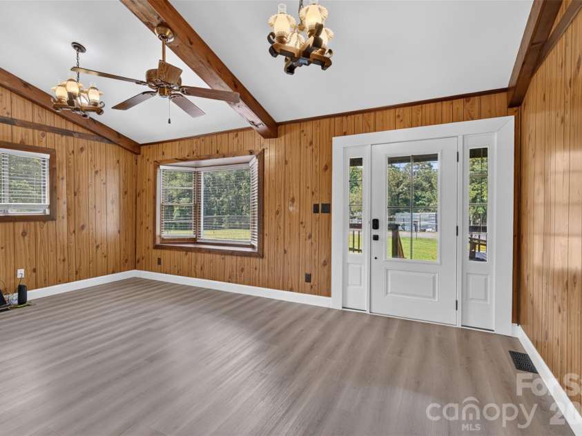 7040 Pear Tree Road, Charlotte, NC 28216.  MLS# CAR4402192, YatesRealty ID 35927. 