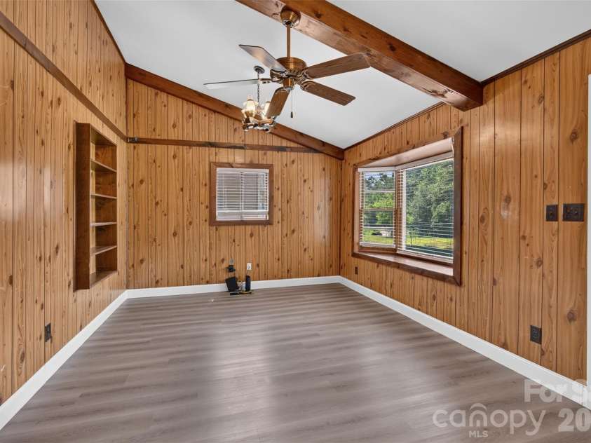 7040 Pear Tree Road, Charlotte, NC 28216.  MLS# CAR4402192, YatesRealty ID 35927. 