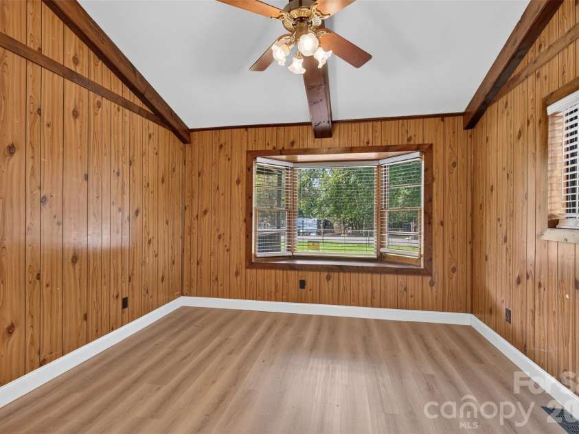 7040 Pear Tree Road, Charlotte, NC 28216.  MLS# CAR4402192, YatesRealty ID 35927. 