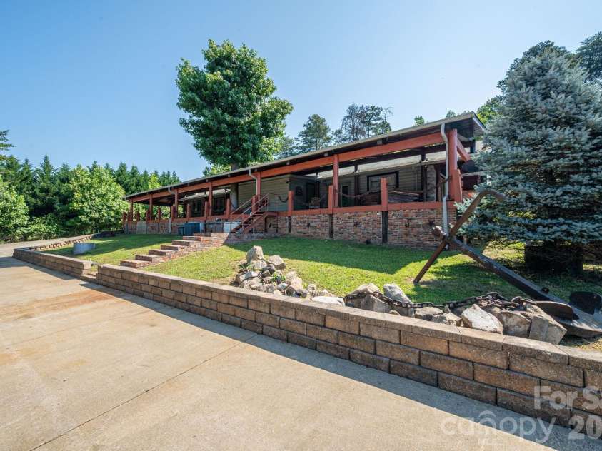 120 Wiggins Lane, Kings Mountain, NC 28086.  MLS# CAR4402051, YatesRealty ID 35928. 