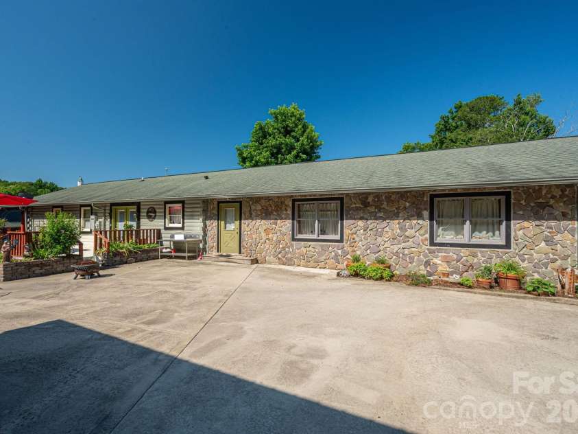 120 Wiggins Lane, Kings Mountain, NC 28086.  MLS# CAR4402051, YatesRealty ID 35928. 