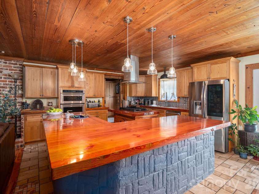 120 Wiggins Lane, Kings Mountain, NC 28086.  MLS# CAR4402051, YatesRealty ID 35928. 