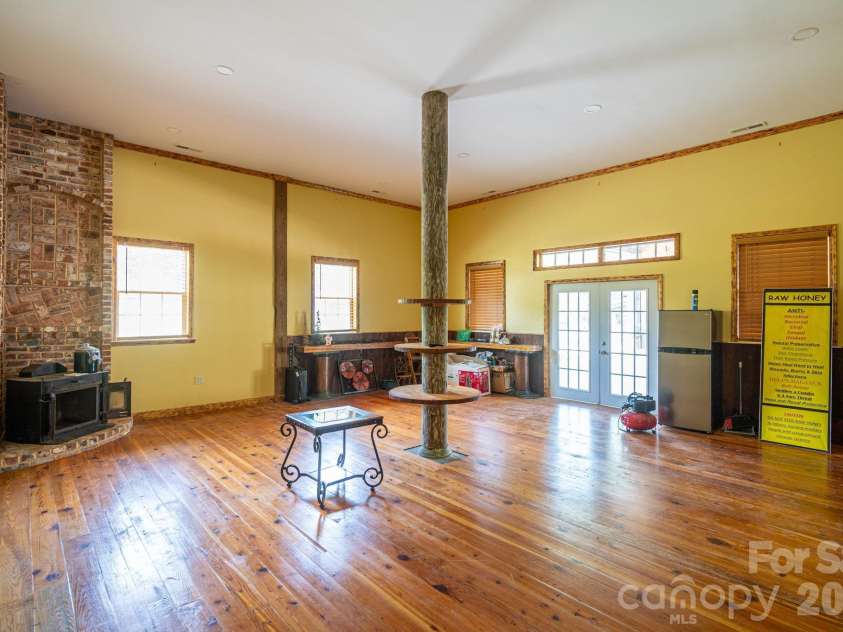 120 Wiggins Lane, Kings Mountain, NC 28086.  MLS# CAR4402051, YatesRealty ID 35928. Barn space