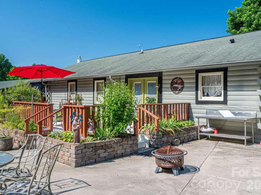 120 Wiggins Lane, Kings Mountain, NC 28086.  MLS# CAR4402051, YatesRealty ID 35928. Deck