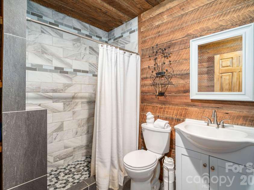 120 Wiggins Lane, Kings Mountain, NC 28086.  MLS# CAR4402051, YatesRealty ID 35928. Full bath 2
