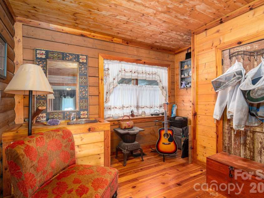 120 Wiggins Lane, Kings Mountain, NC 28086.  MLS# CAR4402051, YatesRealty ID 35928. Office/flex space