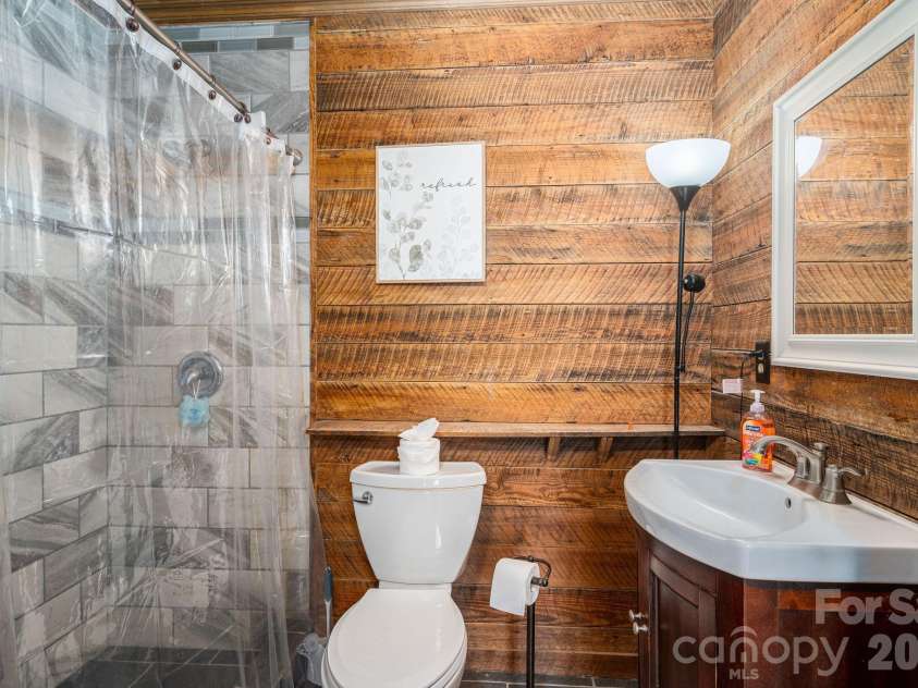 120 Wiggins Lane, Kings Mountain, NC 28086.  MLS# CAR4402051, YatesRealty ID 35928. Primary bath 2
