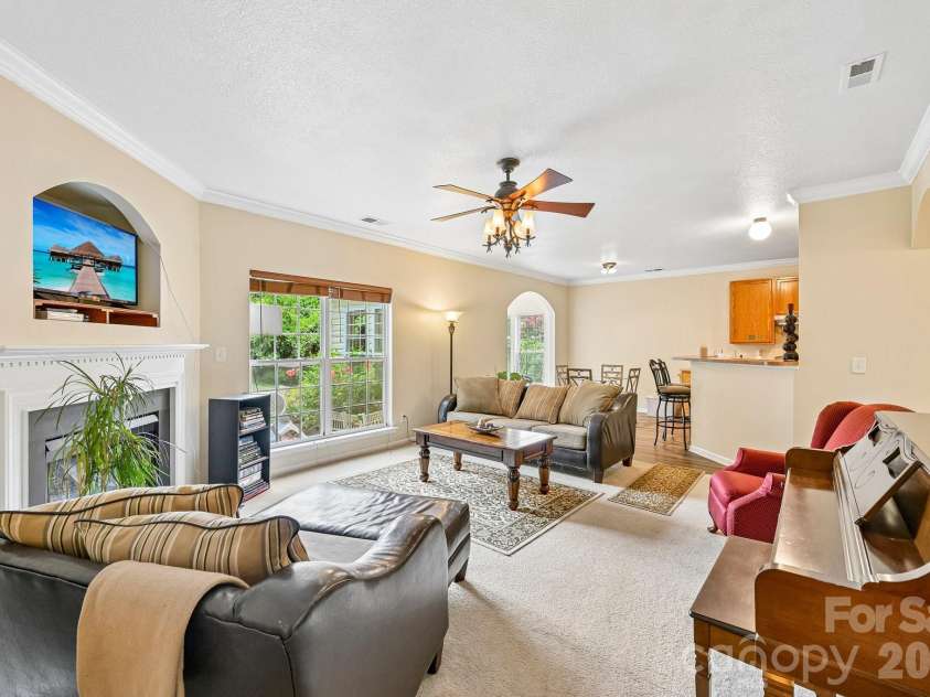 4008 Cascade Drive, Gastonia, NC 28056.  MLS# CAR4401918, YatesRealty ID 35929. 