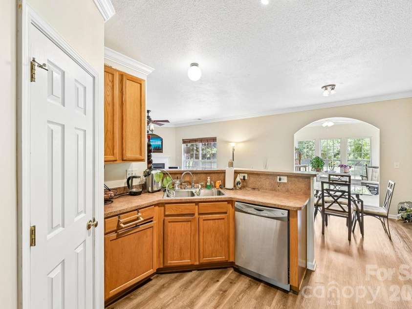 4008 Cascade Drive, Gastonia, NC 28056.  MLS# CAR4401918, YatesRealty ID 35929. 