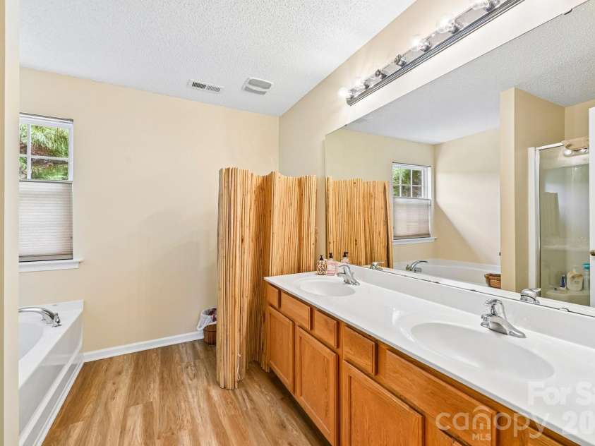 4008 Cascade Drive, Gastonia, NC 28056.  MLS# CAR4401918, YatesRealty ID 35929. 