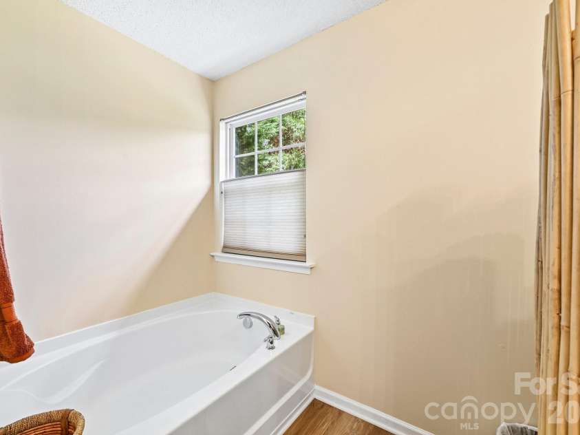 4008 Cascade Drive, Gastonia, NC 28056.  MLS# CAR4401918, YatesRealty ID 35929. 