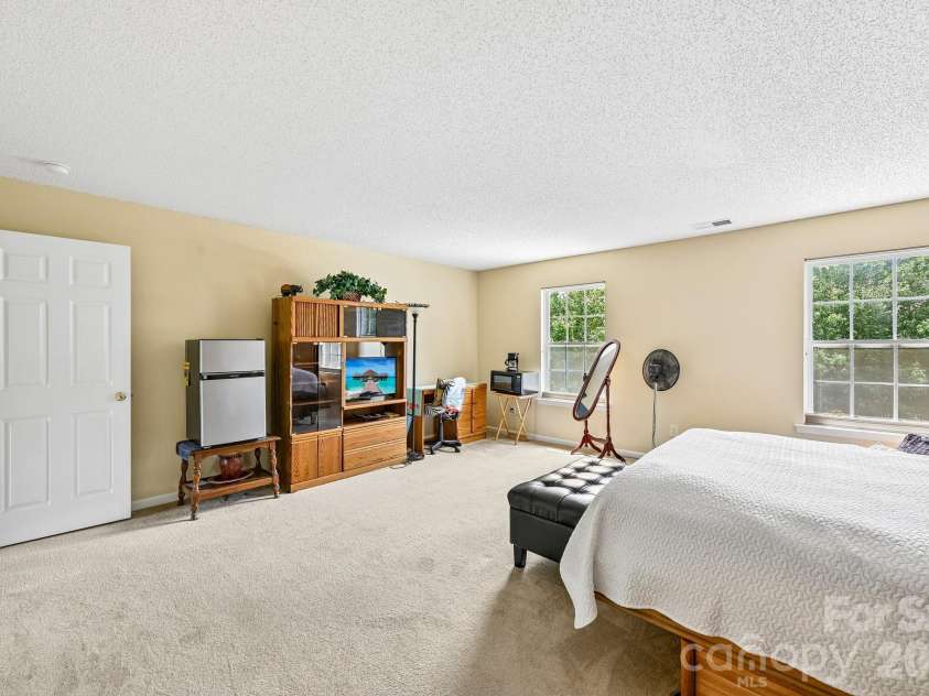 4008 Cascade Drive, Gastonia, NC 28056.  MLS# CAR4401918, YatesRealty ID 35929. 