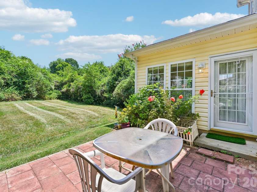 4008 Cascade Drive, Gastonia, NC 28056.  MLS# CAR4401918, YatesRealty ID 35929. 