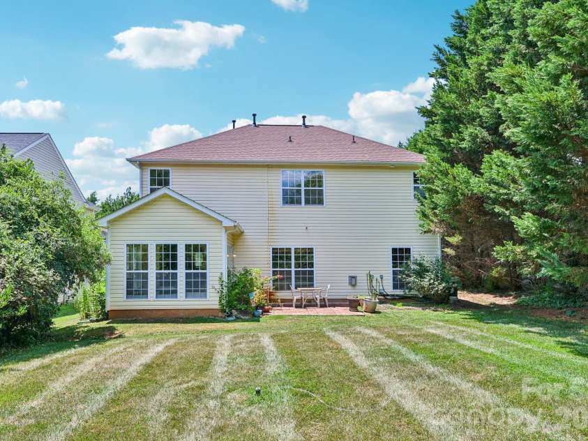 4008 Cascade Drive, Gastonia, NC 28056.  MLS# CAR4401918, YatesRealty ID 35929. 