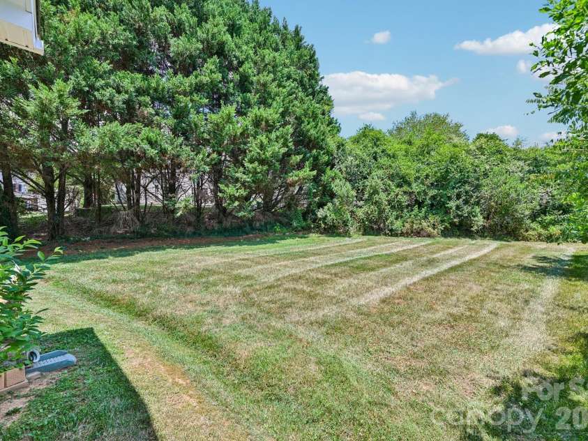 4008 Cascade Drive, Gastonia, NC 28056.  MLS# CAR4401918, YatesRealty ID 35929. 