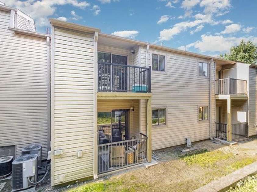 11063 Running Ridge Road, Charlotte, NC 28226.  MLS# CAR4240690, YatesRealty ID 3593. 