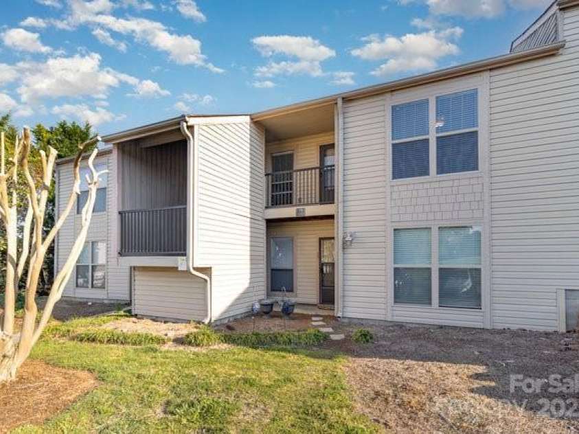 11063 Running Ridge Road, Charlotte, NC 28226.  MLS# CAR4240690, YatesRealty ID 3593. 