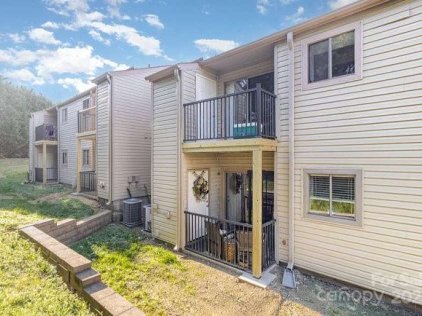 11063 Running Ridge Road, Charlotte, NC 28226.  MLS# CAR4240690, YatesRealty ID 3593. 