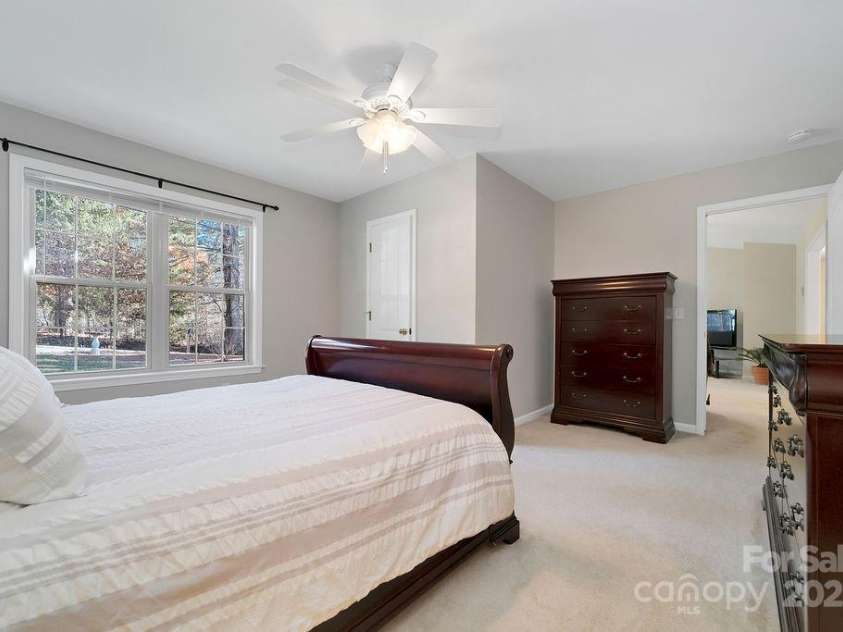 43 Redden Road, Hendersonville, NC 28739.  MLS# CAR4330221, YatesRealty ID 3593. Orimary to Full bath