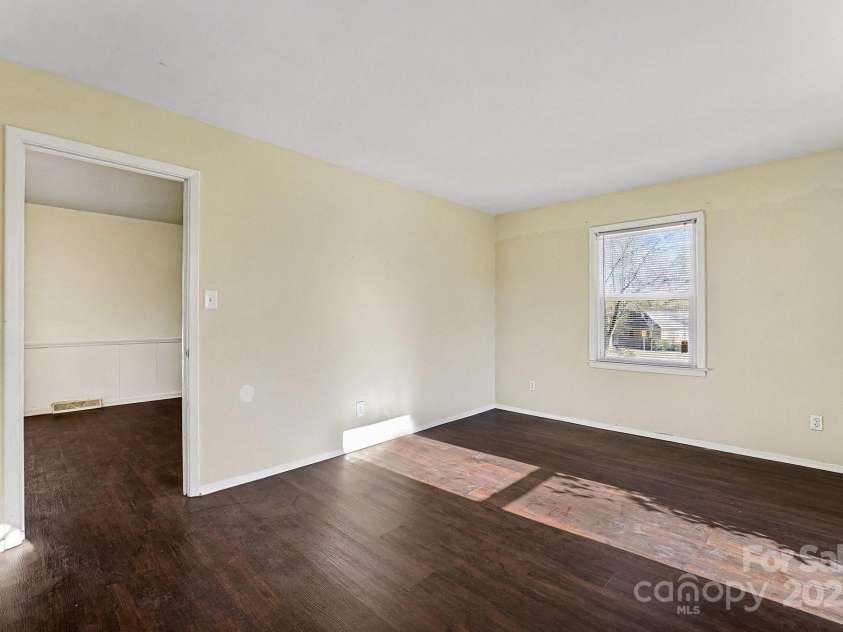 7125 Covecreek Drive, Charlotte, NC 28215.  MLS# CAR4330869, YatesRealty ID 3593. 