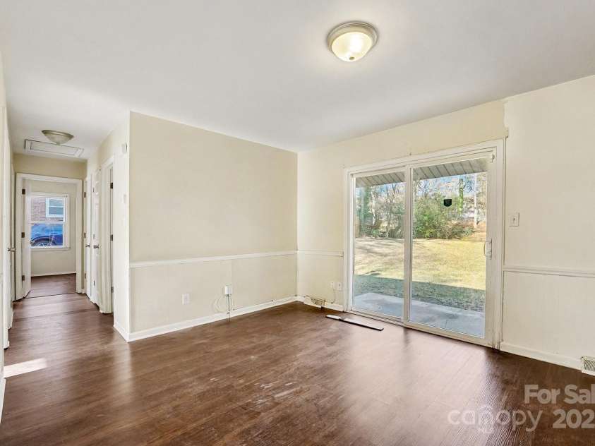 7125 Covecreek Drive, Charlotte, NC 28215.  MLS# CAR4330869, YatesRealty ID 3593. 