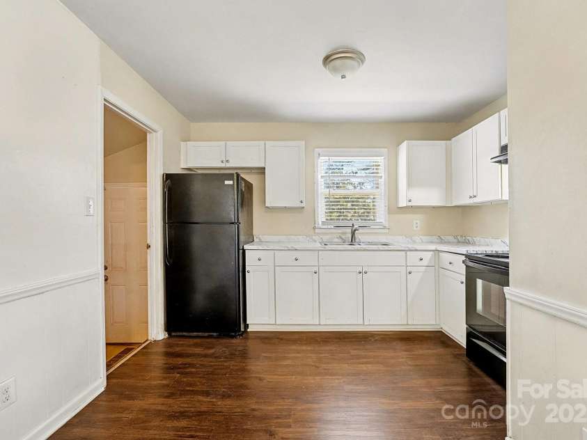 7125 Covecreek Drive, Charlotte, NC 28215.  MLS# CAR4330869, YatesRealty ID 3593. 