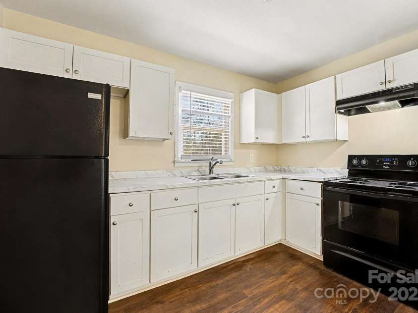 7125 Covecreek Drive, Charlotte, NC 28215.  MLS# CAR4330869, YatesRealty ID 3593. 