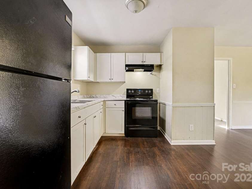 7125 Covecreek Drive, Charlotte, NC 28215.  MLS# CAR4330869, YatesRealty ID 3593. 