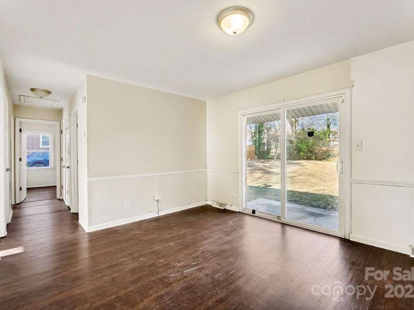 7125 Covecreek Drive, Charlotte, NC 28215.  MLS# CAR4330869, YatesRealty ID 3593. 