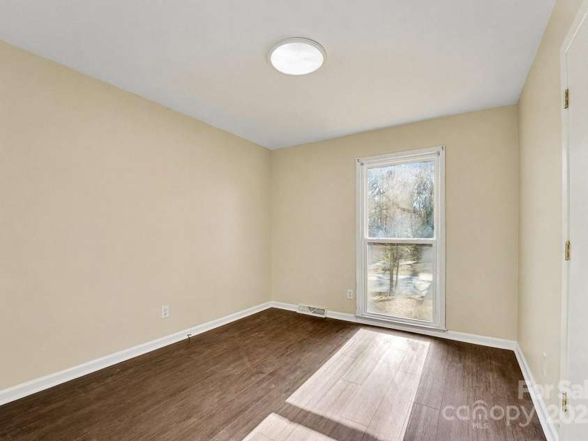 7125 Covecreek Drive, Charlotte, NC 28215.  MLS# CAR4330869, YatesRealty ID 3593. 