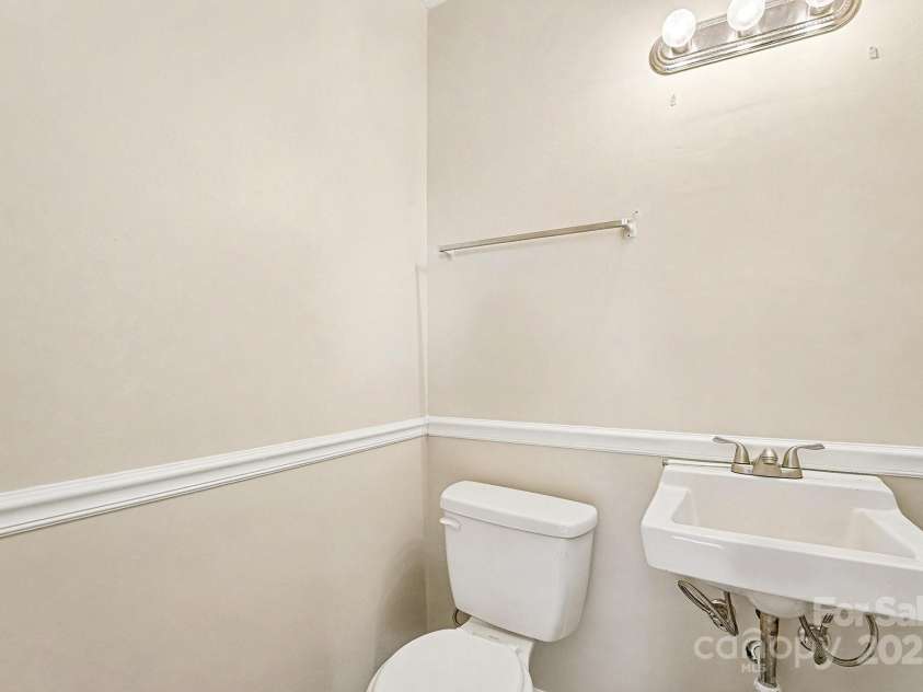 7125 Covecreek Drive, Charlotte, NC 28215.  MLS# CAR4330869, YatesRealty ID 3593. 