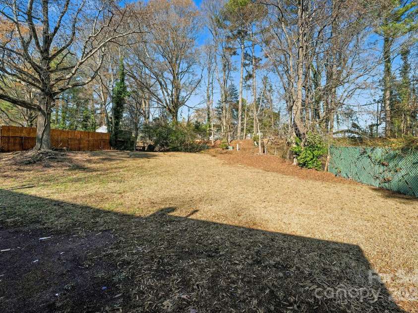 7125 Covecreek Drive, Charlotte, NC 28215.  MLS# CAR4330869, YatesRealty ID 3593. 