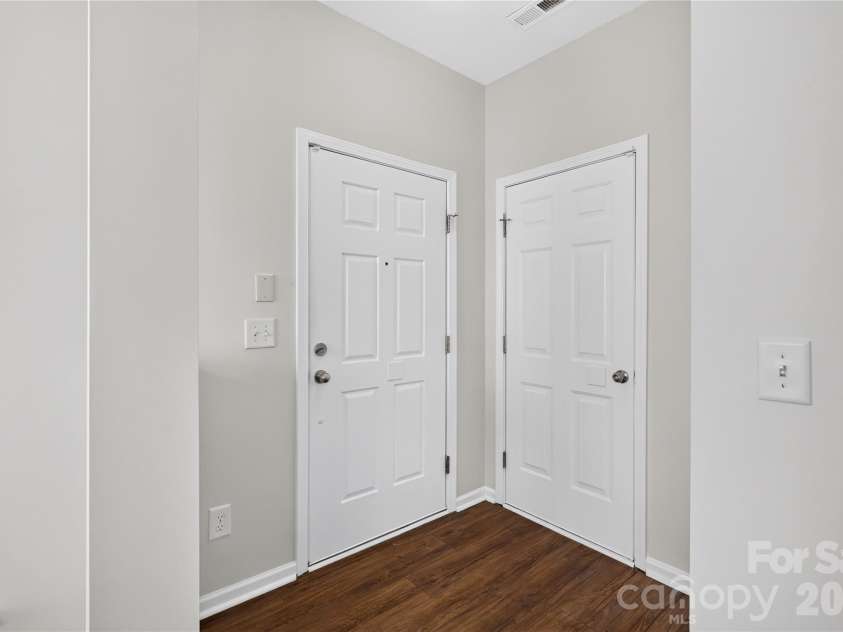 4711 Craigmoss Lane, Charlotte, NC 28278.  MLS# CAR4400112, YatesRealty ID 35930. 