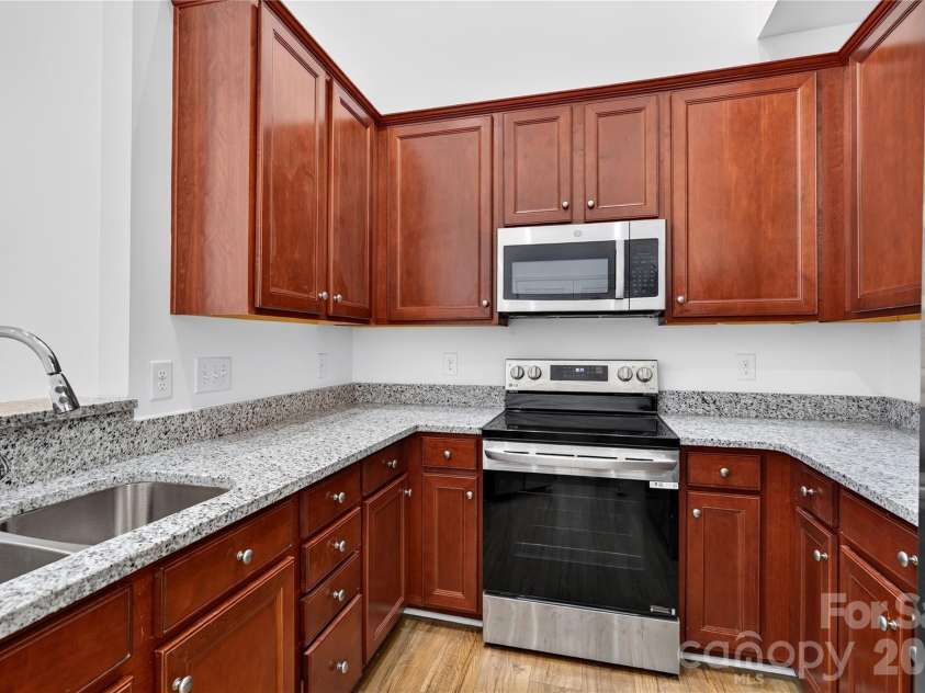 4711 Craigmoss Lane, Charlotte, NC 28278.  MLS# CAR4400112, YatesRealty ID 35930. 