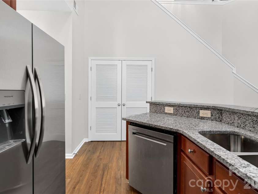 4711 Craigmoss Lane, Charlotte, NC 28278.  MLS# CAR4400112, YatesRealty ID 35930. 