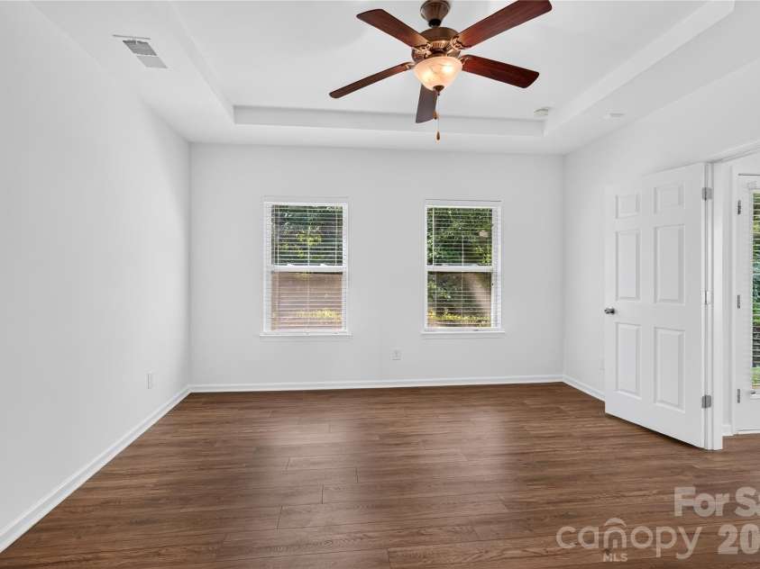 4711 Craigmoss Lane, Charlotte, NC 28278.  MLS# CAR4400112, YatesRealty ID 35930. 
