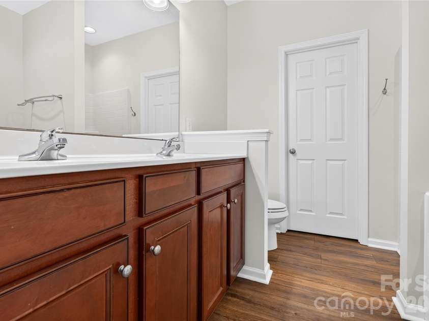 4711 Craigmoss Lane, Charlotte, NC 28278.  MLS# CAR4400112, YatesRealty ID 35930. 