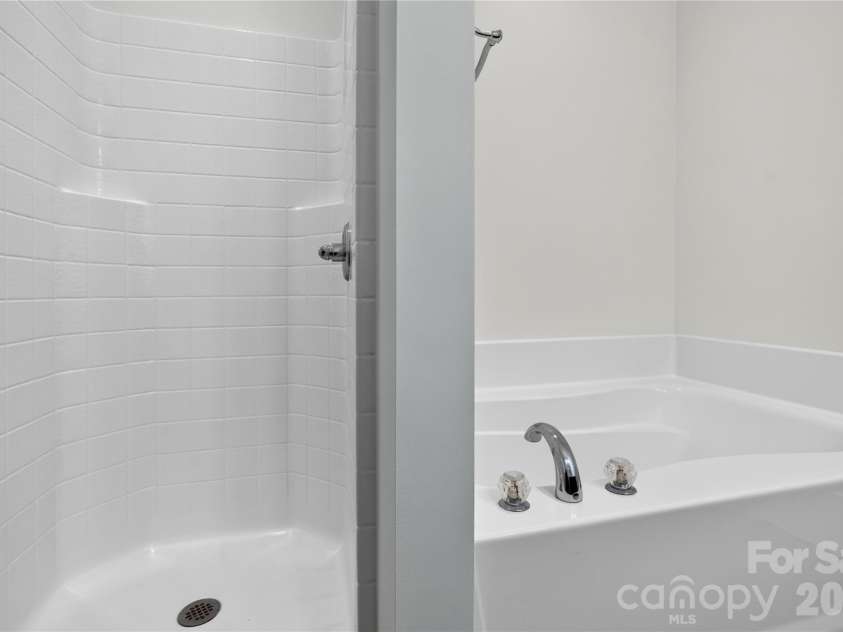 4711 Craigmoss Lane, Charlotte, NC 28278.  MLS# CAR4400112, YatesRealty ID 35930. 