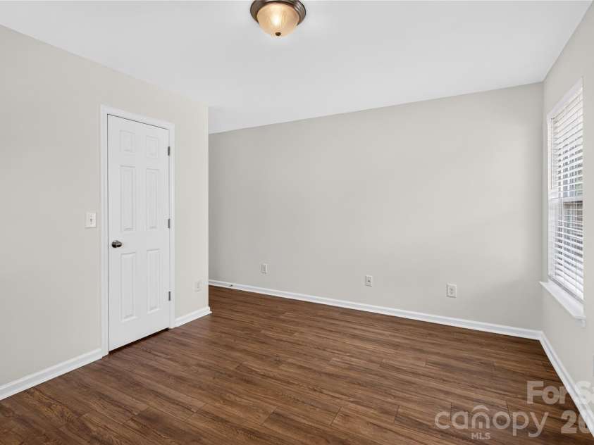 4711 Craigmoss Lane, Charlotte, NC 28278.  MLS# CAR4400112, YatesRealty ID 35930. 