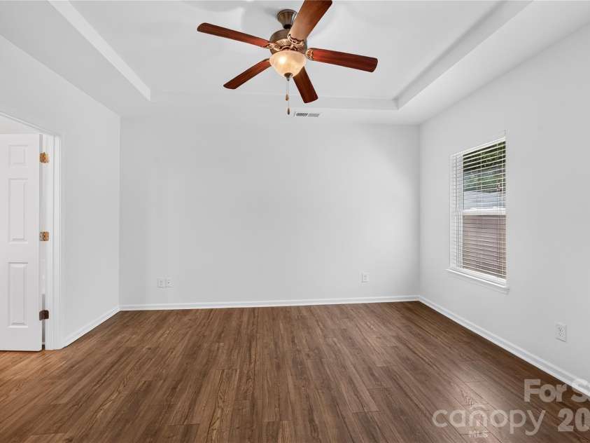 4711 Craigmoss Lane, Charlotte, NC 28278.  MLS# CAR4400112, YatesRealty ID 35930. 