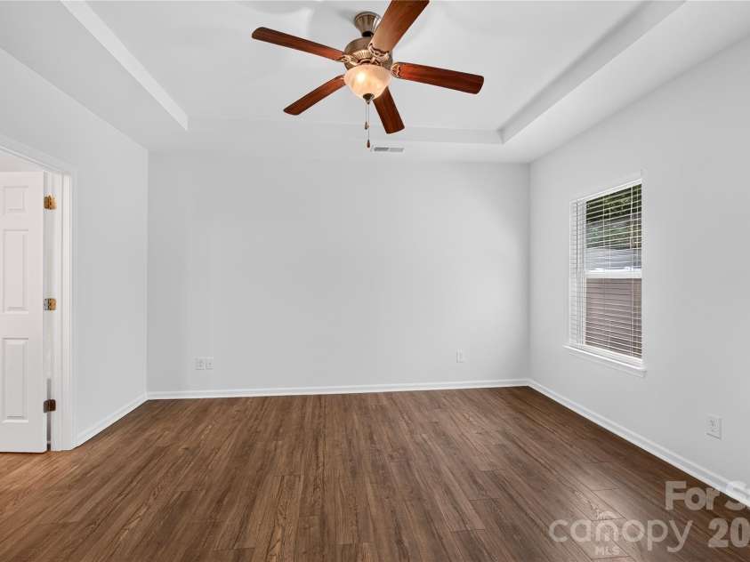 4711 Craigmoss Lane, Charlotte, NC 28278.  MLS# CAR4400112, YatesRealty ID 35930. 
