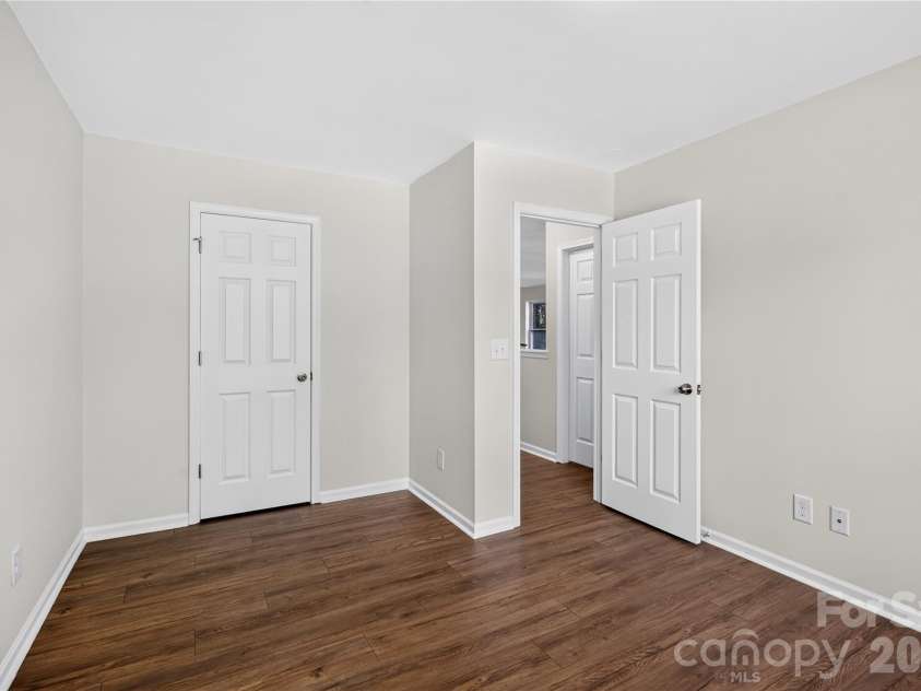 4711 Craigmoss Lane, Charlotte, NC 28278.  MLS# CAR4400112, YatesRealty ID 35930. 