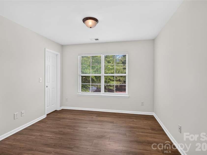 4711 Craigmoss Lane, Charlotte, NC 28278.  MLS# CAR4400112, YatesRealty ID 35930. 