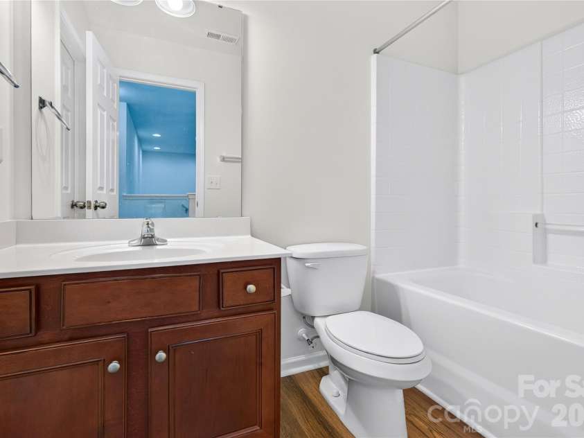 4711 Craigmoss Lane, Charlotte, NC 28278.  MLS# CAR4400112, YatesRealty ID 35930. 
