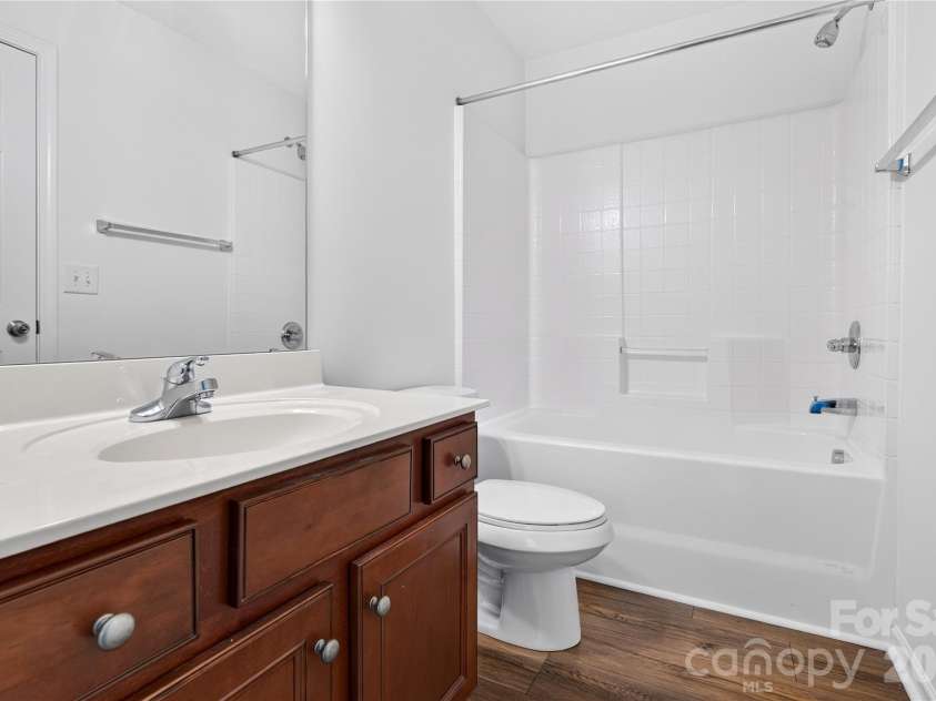 4711 Craigmoss Lane, Charlotte, NC 28278.  MLS# CAR4400112, YatesRealty ID 35930. 